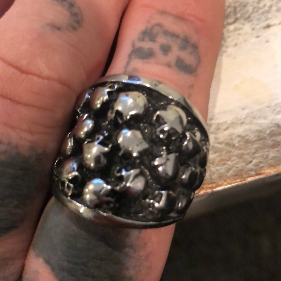 Skull ring - Picture 2 of 2